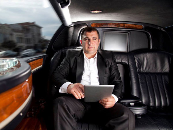 American-Limousine-Service-Business-Meeting-Transportation | chauffeur services near me | Limo service near me | SarjChauffeur American-Limousine-Service-Business-Meeting-Transportation | chauffeur services near me | Limo service near me | SarjChauffeur