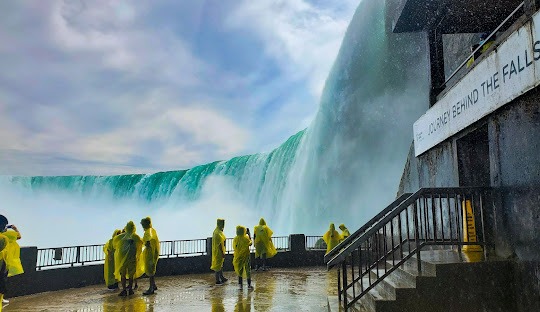 Niagara Falls | chauffeur services near me | Limo service near me | SarjChauffeur